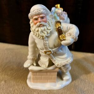 LENOX Treasured Santa Collection Santa's Midnight Visit